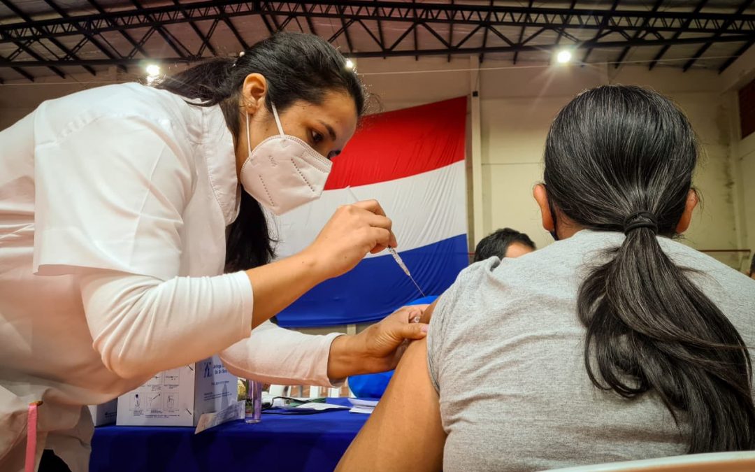 Salud insta a la ciudadanía a registrarse antes de acudir a vacunatorios