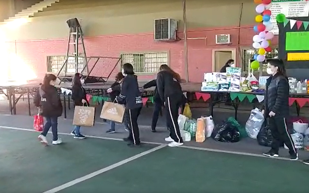Alumnos realizan maratón solidaria para beneficiar a vulnerables