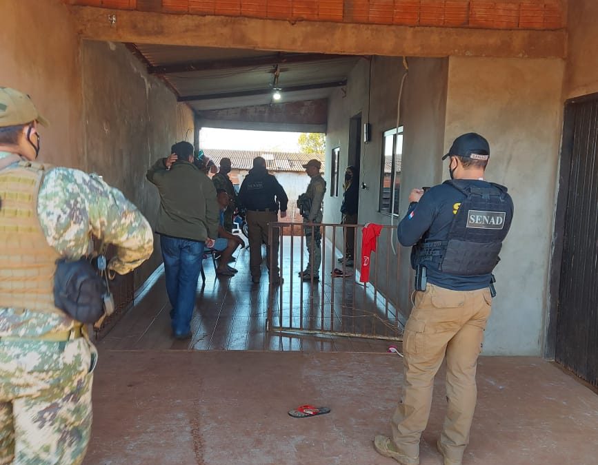 Detienen a supuestos miembros de esquema de tráfico de drogas