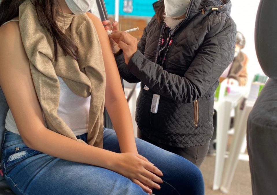UNA celebra inmunización de más de 500 estudiantes de salud