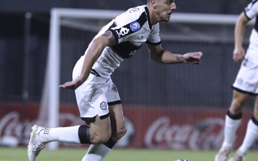 Por lesión, Ale Silva estará un mes fuera de las canchas
