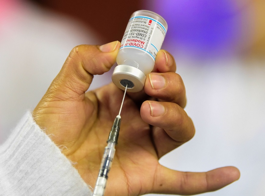 Habilitarán solo tres vacunatorios para segunda dosis de Moderna