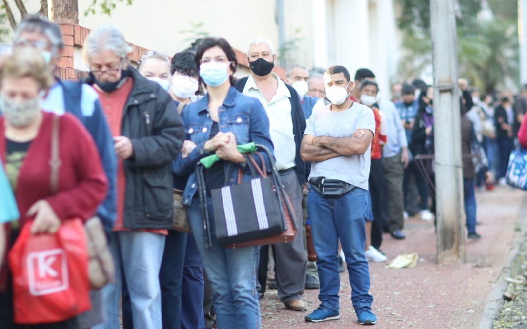 Segundas dosis: masiva concurrencia a vacunatorios en Central