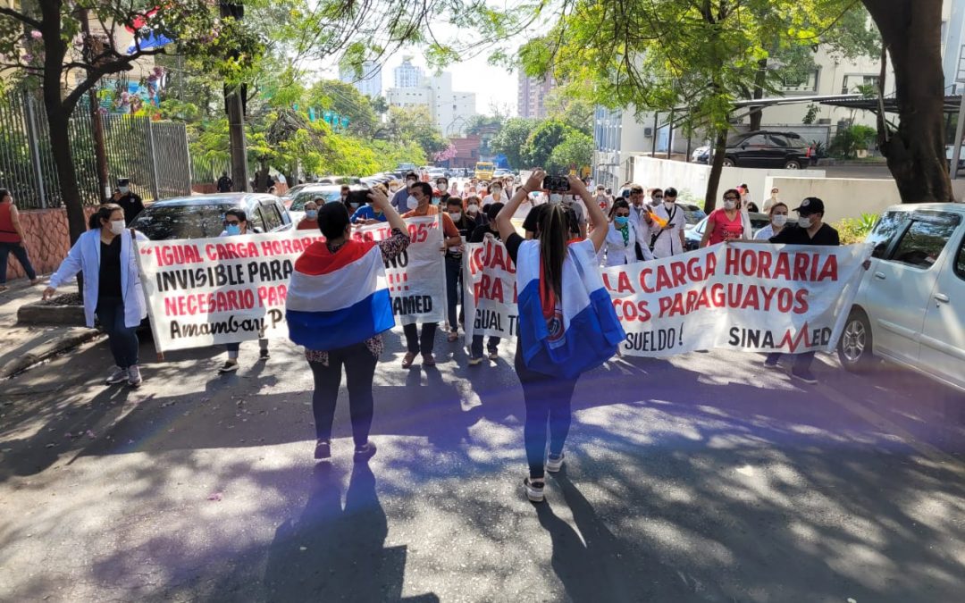 Médicos anuncian manifestación para mañana