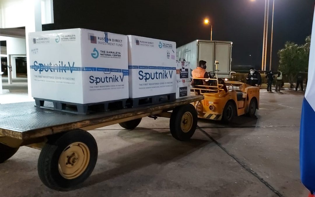 Arribaron al país vacunas Sputnik V y Coronavac