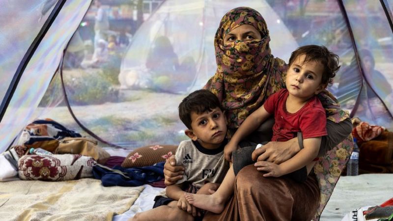 ¿Cómo viven las mujeres bajo el dominio de los talibanes?