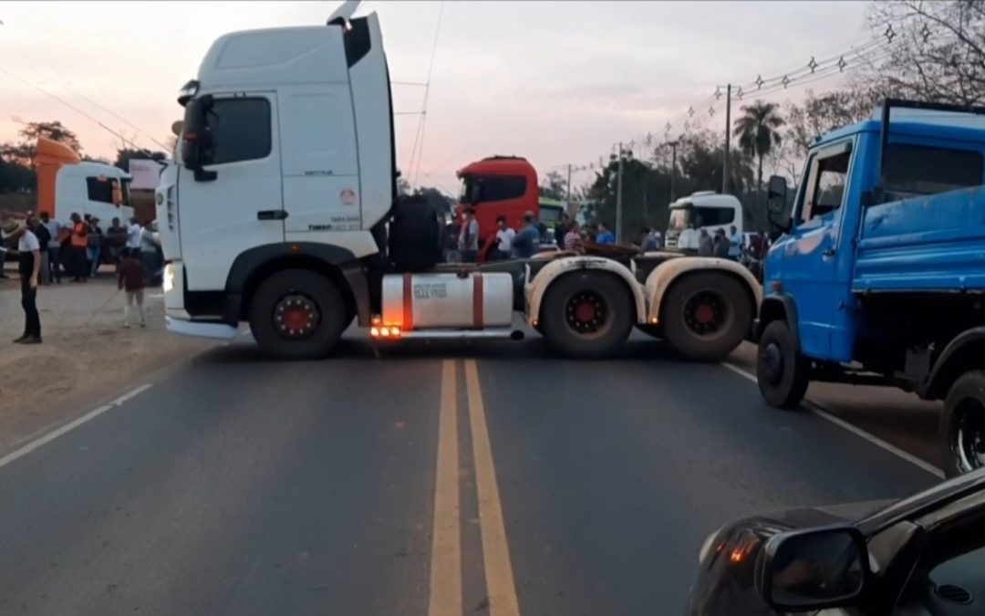 Camioneros participarán de mesa técnica y se espera levantamiento de paro