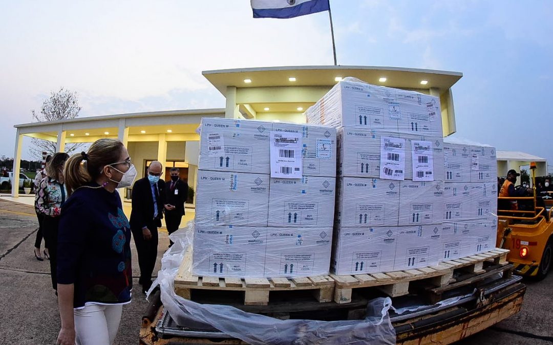 Llegaron al país las 140 mil dosis de AstraZeneca compradas por el Gobierno