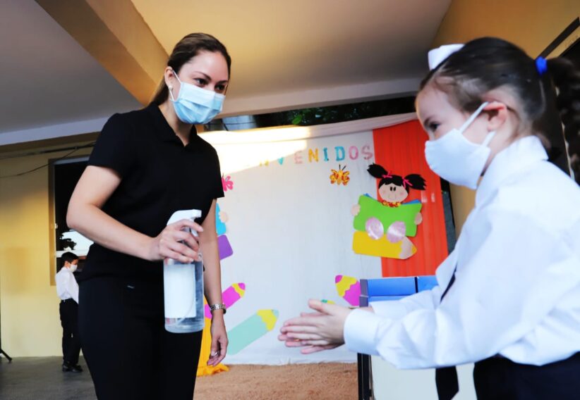 Desde este lunes, docentes del sector público están obligados a retornar a las aulas