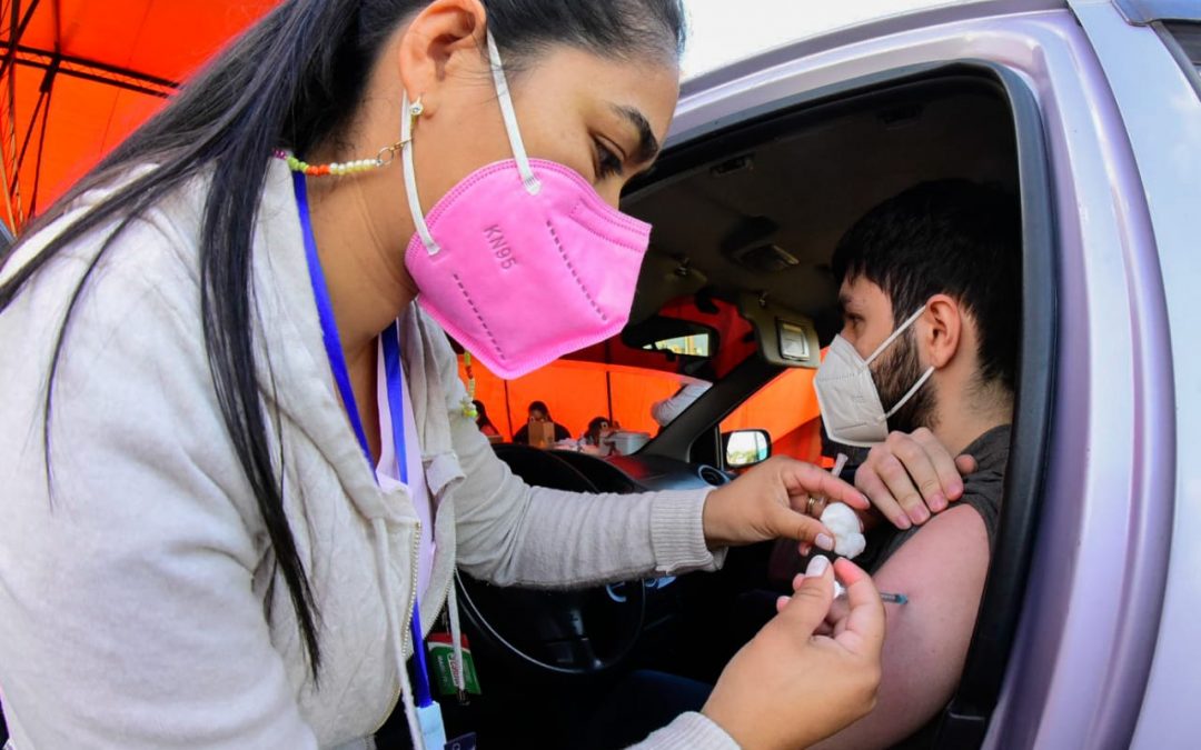 Vacunan a pendientes de segundas dosis con AstraZeneca, Moderna, Pfizer y Sputnik V