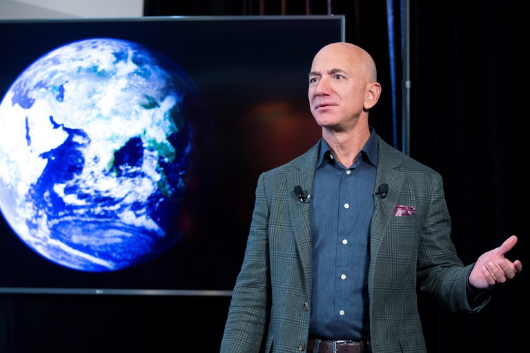 Jeff Bezos invierte en investigación que busca revertir el envejecimiento