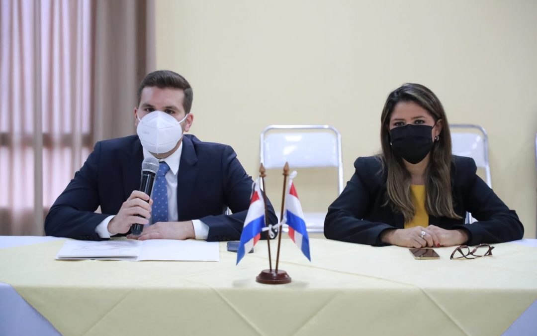 Mario Abdo promulga ley que eleva penas a invasores de tierras