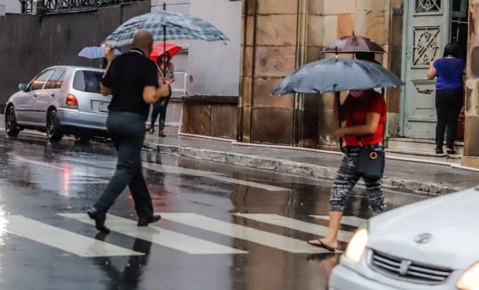 Lluvias persistirán todo el fin de semana, reporta Meteorología