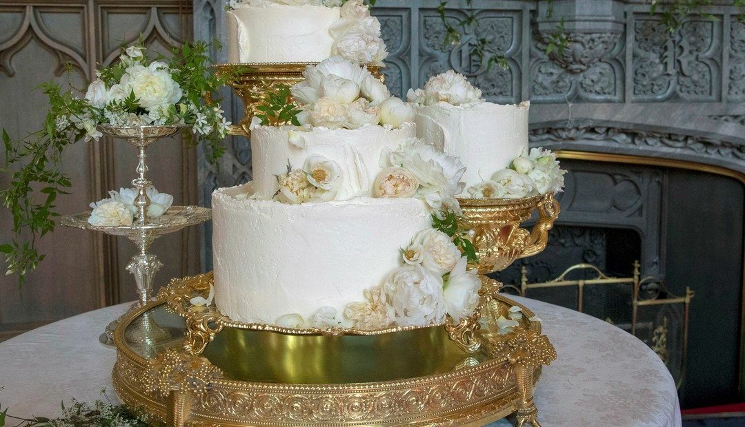Pareja de recién casados cobró las porciones de torta a invitados