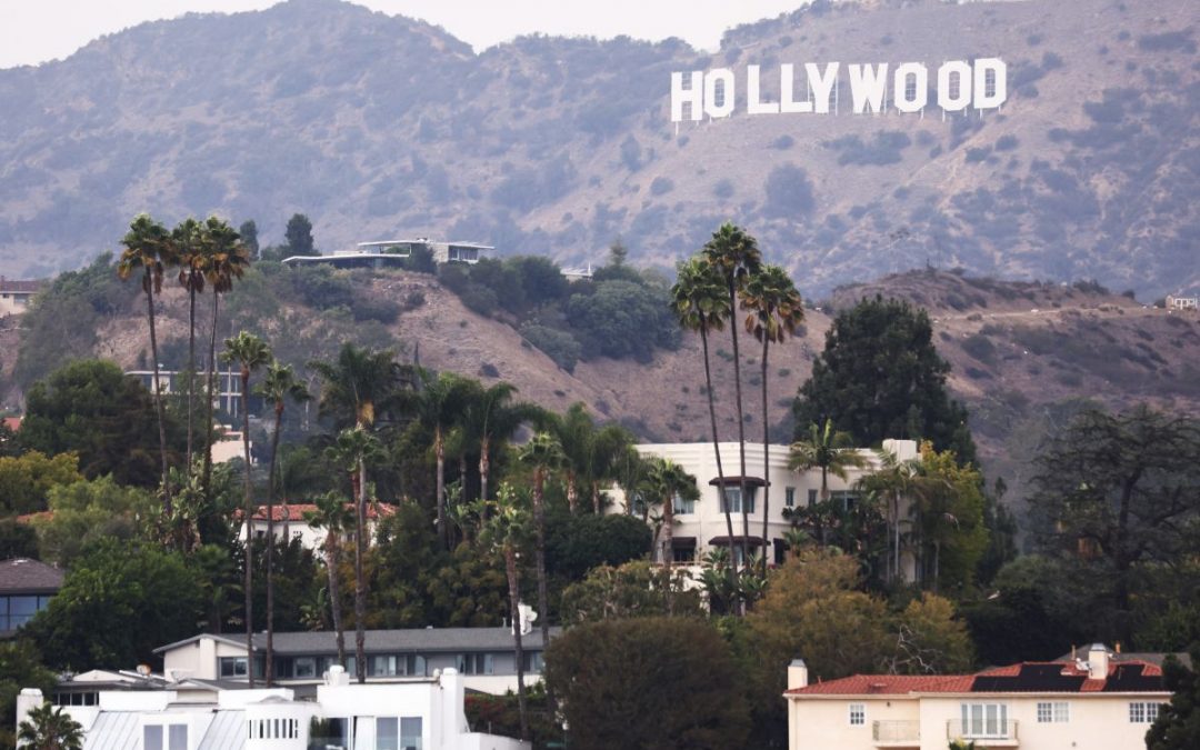 Crisis en Hollywood: trabajadores amenazan con huelga que paralizaría la industria