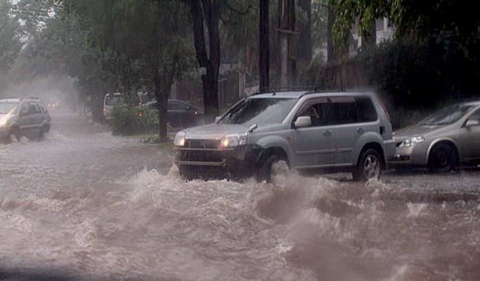Viernes con tormentas eléctricas, jornada cálida y lluviosa