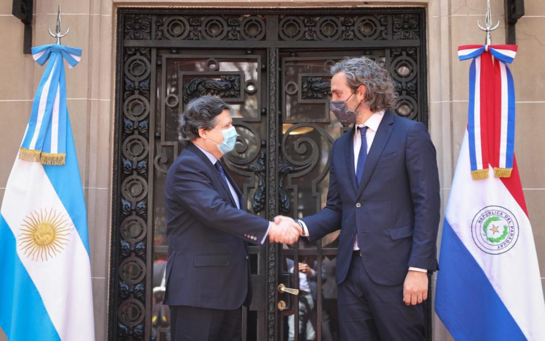 Euclides Acevedo se reúne con su par argentino y acuerdan apertura de pasos fronterizos