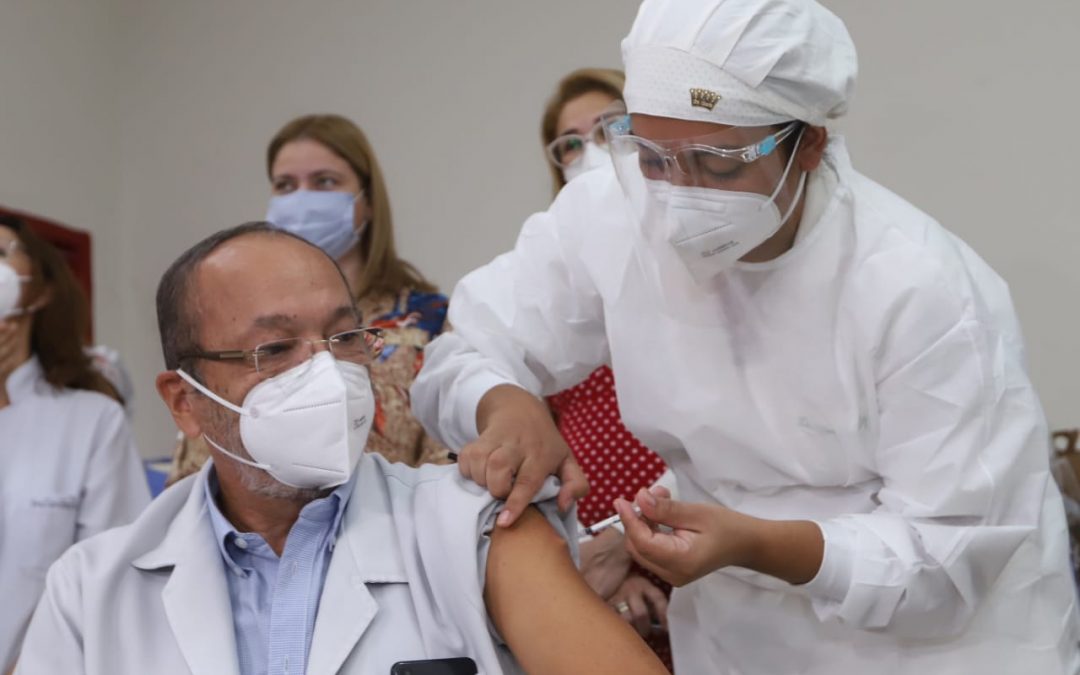 Tercera dosis: Así será el proceso para personal de salud y mayores de 50 años