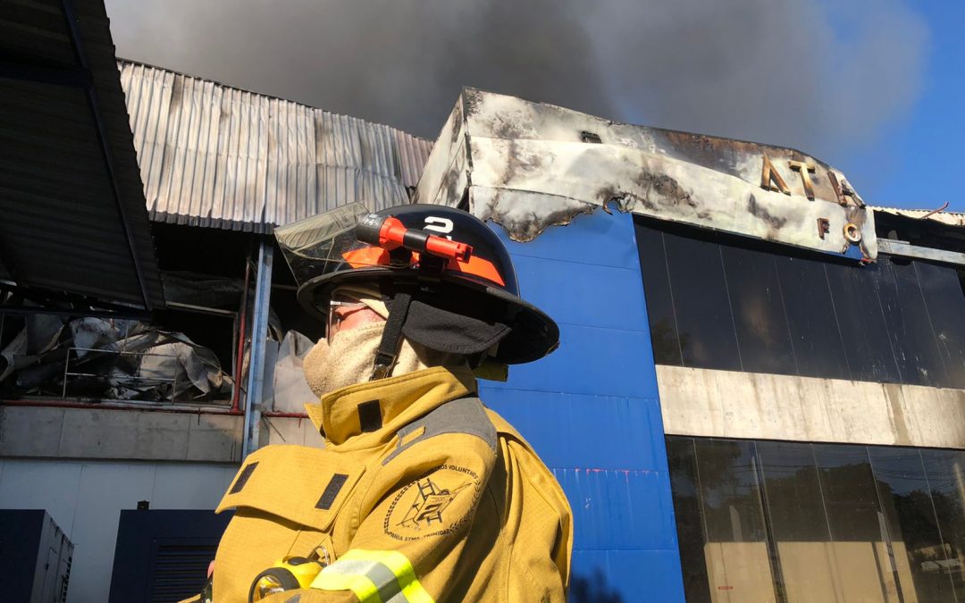 Tras incendio, frigorífico confirma que no hay personas atrapadas y no se reportan heridos