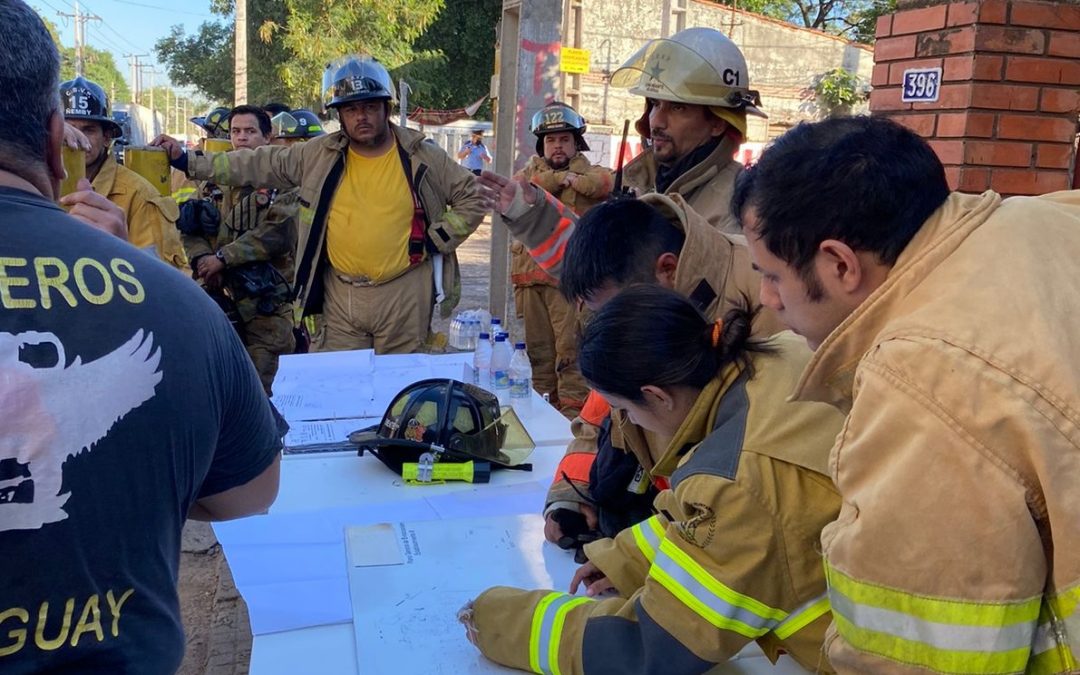 Más de 100 bomberos continúan trabajando en Tablada
