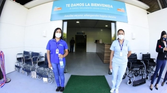 Covid-19: continuarán vacunando a adolescentes de 14 años y más este lunes
