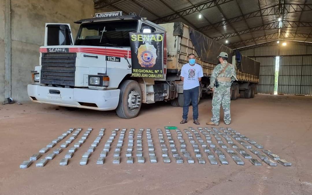 Capitán Bado: incautan alijo de marihuana y un tracto camión robado