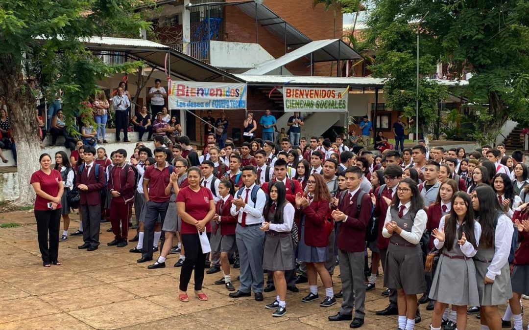 Vacunados y no vacunados: Colegio intentó sectorizar a estudiantes para graduación