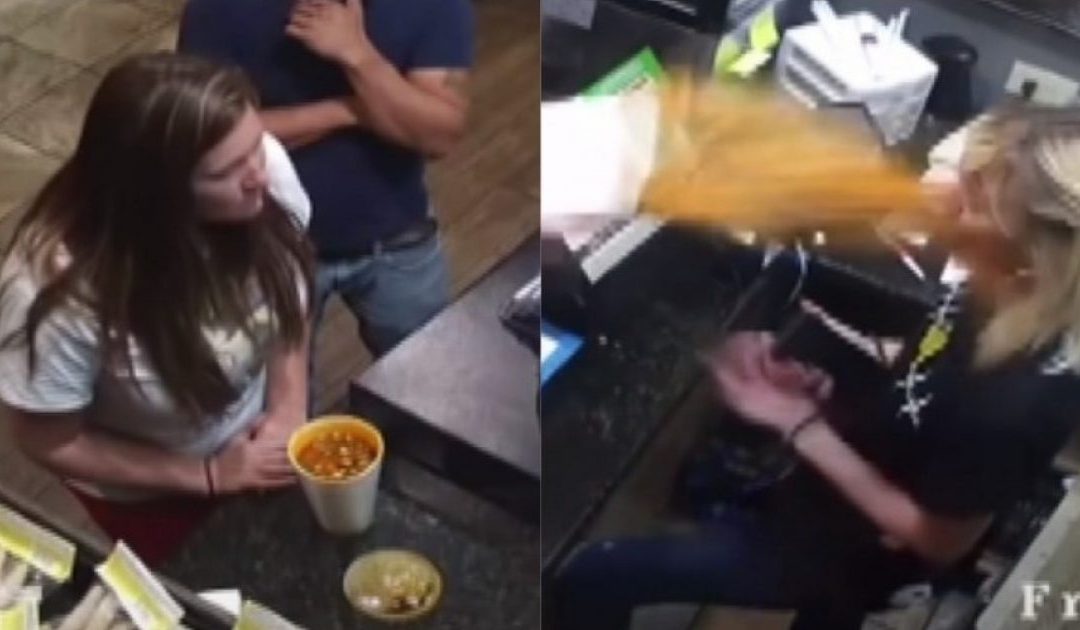 Arrojó sopa a la cara de una empleada porque su comida estaba muy caliente