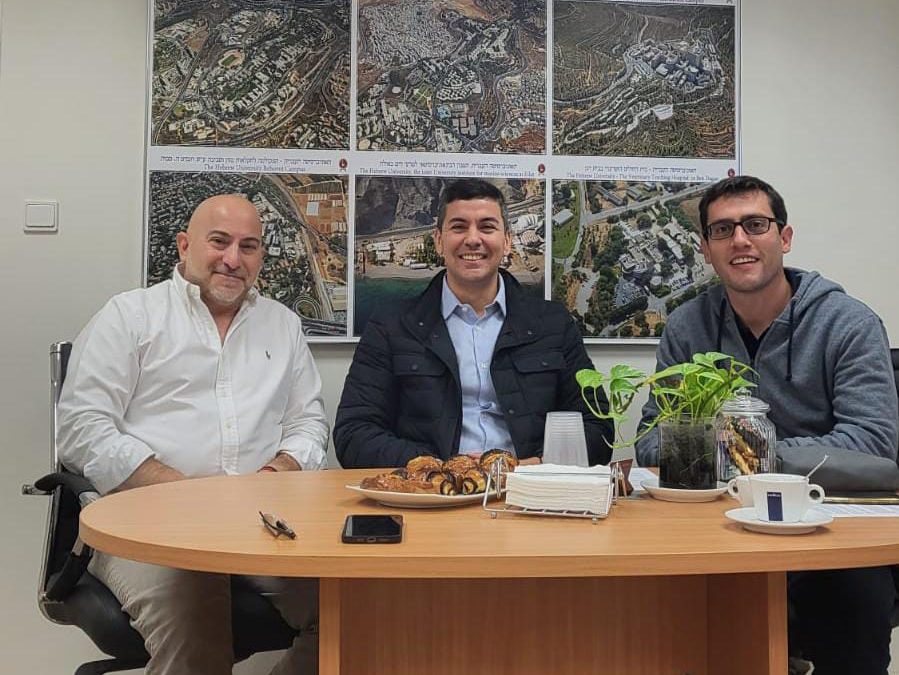 En su segundo día de agenda en Israel, Santiago Peña visitó la oficina de Yissum