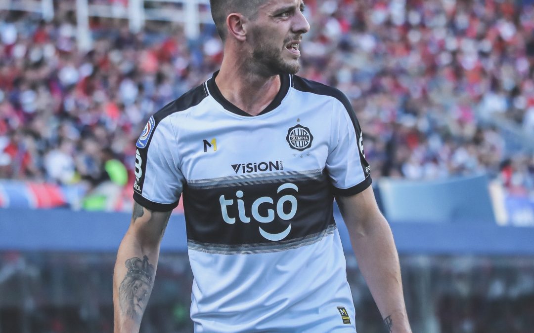 Por una millonaria deuda, Ale Silva intimó al club Olimpia