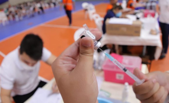 Población no vacunada mayormente señala no creer en beneficios de la vacuna anticovid