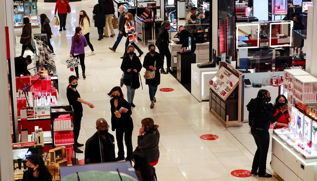Registran récord de ventas navideñas en Estados Unidos pese a avance de Ómicron
