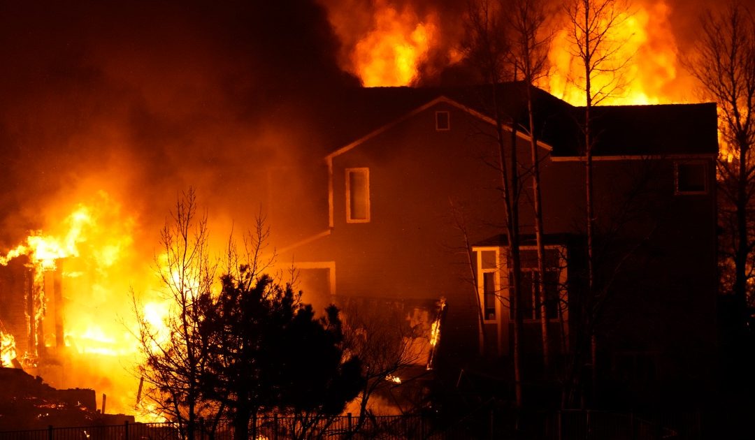 Estados Unidos: más de 30 mil evacuados por incendios en Colorado