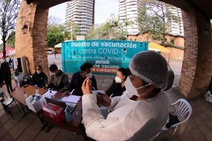 Salud: reanudan vacunación anticovid con todas las dosis disponibles