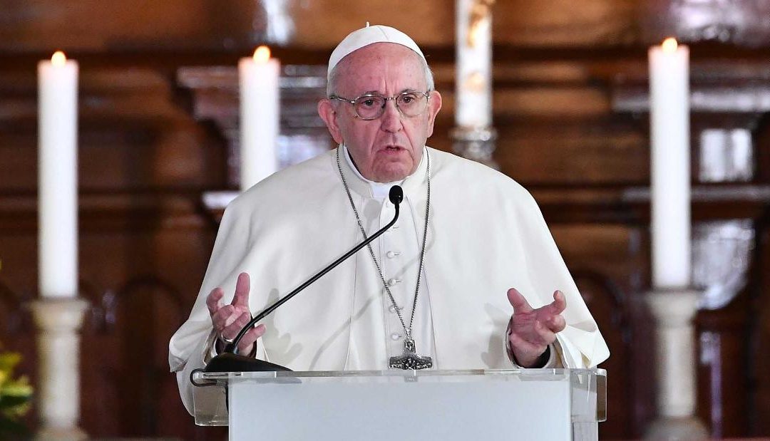 “Perros y gatos ocupan el lugar de los hijos”, criticó el papa Francisco