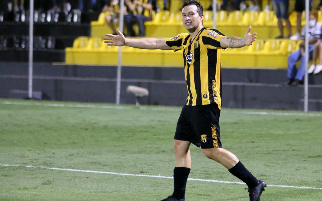 Fernández continúa en Guaraní: “Queremos quitar la espinita del campeonato local”