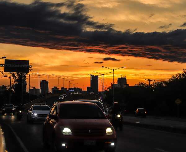 Chaparrones con ocasionales tormentas eléctricas para este fin de semana