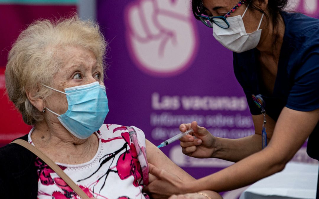 Chile inicia con aplicación de la cuarta dosis contra el Covid-19