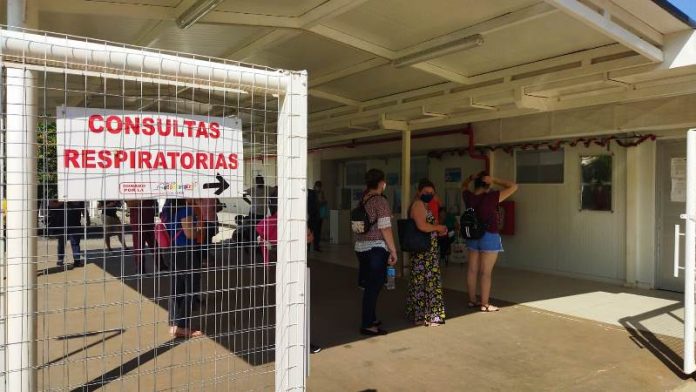 Clínicas: reubican a personal de blanco para reforzar contingencia respiratoria