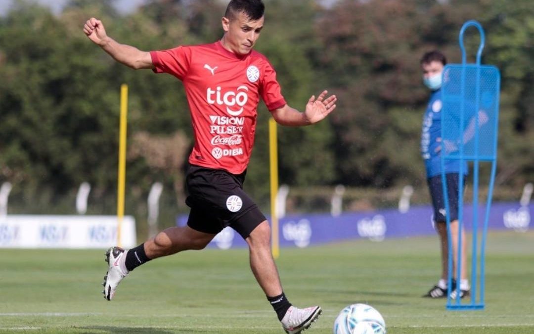 Andrés Cubas es baja en la Albirroja por lesión