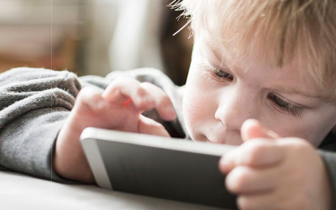 Especialista insta a educar con amor, pero también con límites