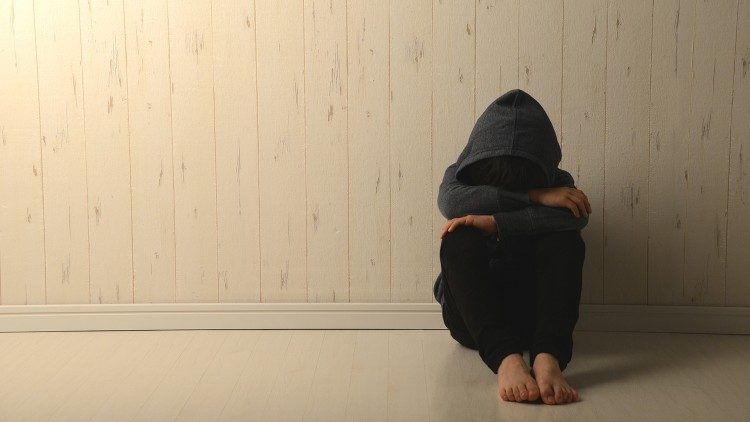 Padres que obligaban a hijo a filmar sus intimidades fueron detenidos en Presidente Franco