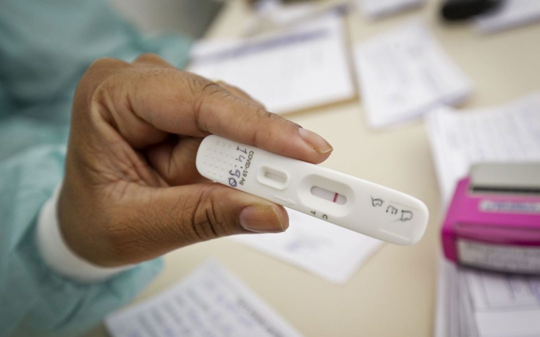 Por avance de Ómicron, aprueban autotest para venta en Farmacias en Brasil