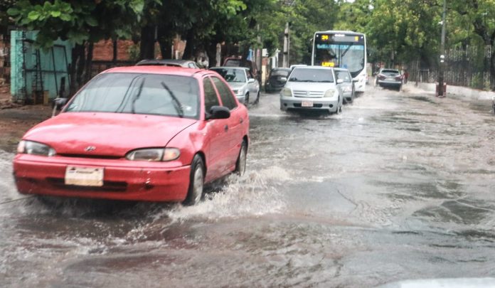 Jueves caluroso con probables lluvias y tormentas eléctricas, según Meteorología