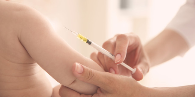 “Vacunando a tus hijos contra el sarampión, rubéola y polio, ¡ganamos todos!”, dice Salud