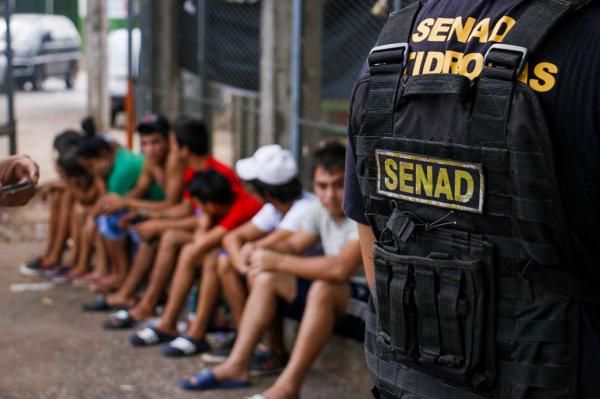Según la SENAD, el narcotráfico se nutre de la fuerza juvenil para operar en el país