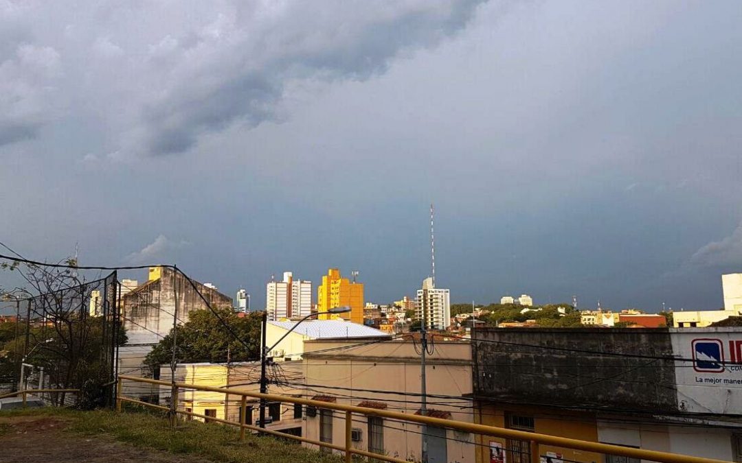 Meteorología pronostica día caluroso con precipitaciones y tormentas eléctricas