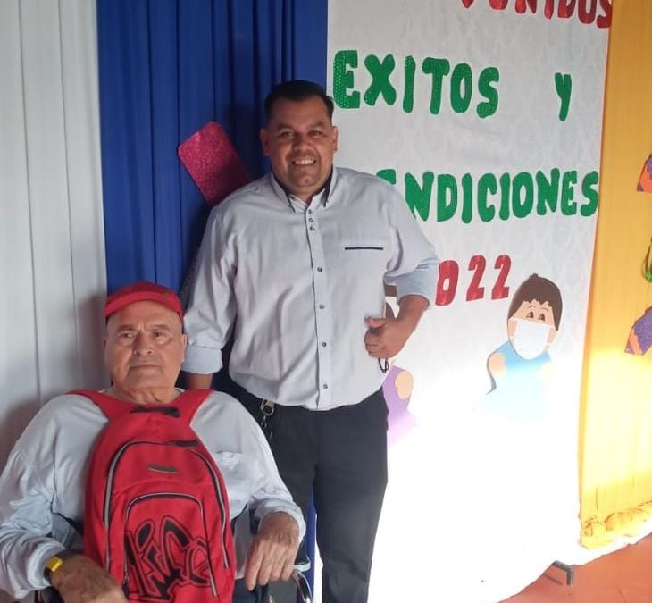 Para aprender no hay edad: Con 87 años de edad, don Cándido volvió al colegio
