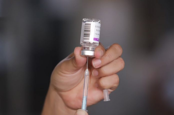 Salud recuerda que vacunas contra el covid e influenza pueden aplicarse en simultáneo