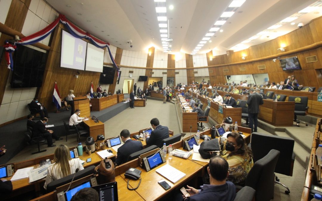 Diputados dejan sin quórum sesión de juicio político a Sandra Quiñónez